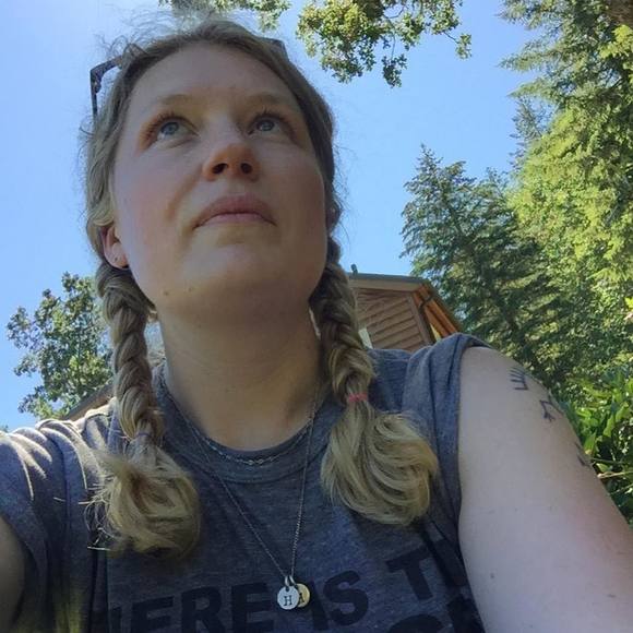 Meet your Posher, Heather - Picture 1 of 1